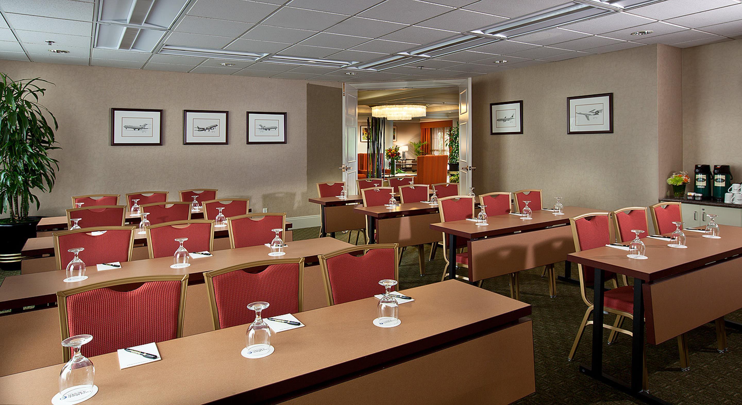 Coast Gateway Hotel SeaTac Negócio foto